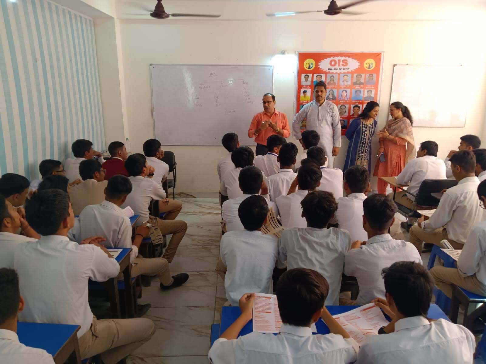 An instructor presenting a technical concept on a whiteboard to an attentive class of students, emphasizing interactive learning at OM Info Solutions.