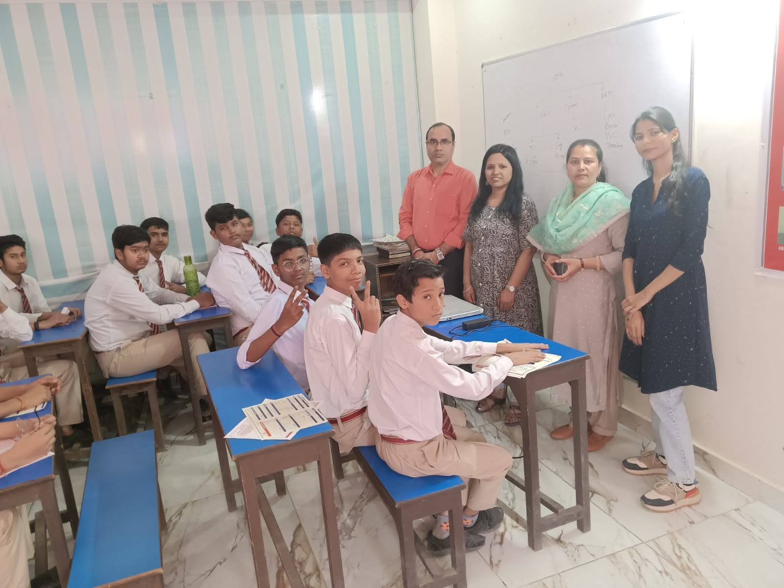An instructor presenting a technical concept on a whiteboard to an attentive class of students, emphasizing interactive learning at OM Info Solutions.